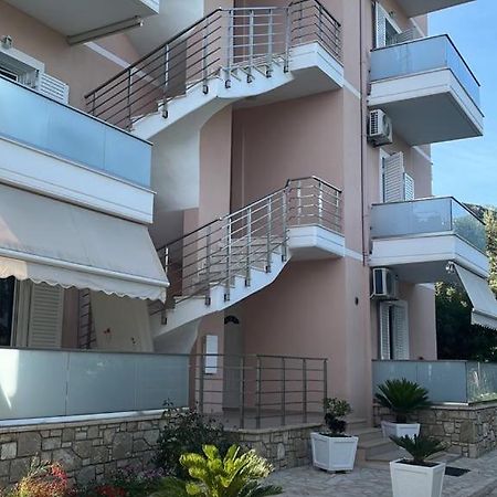 Vila Melina Himare Luaran gambar