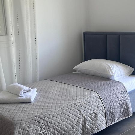 Vila Melina Himare Luaran gambar