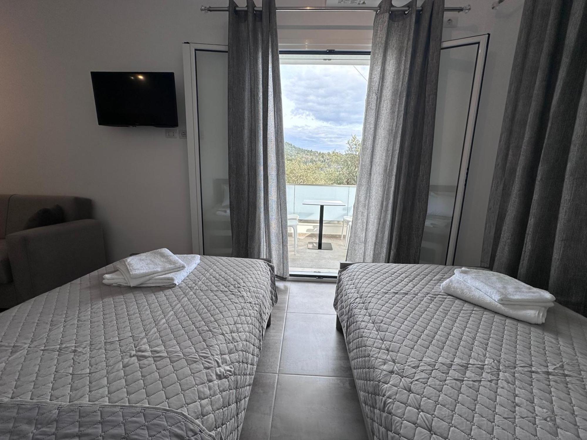 Vila Melina Himare Luaran gambar
