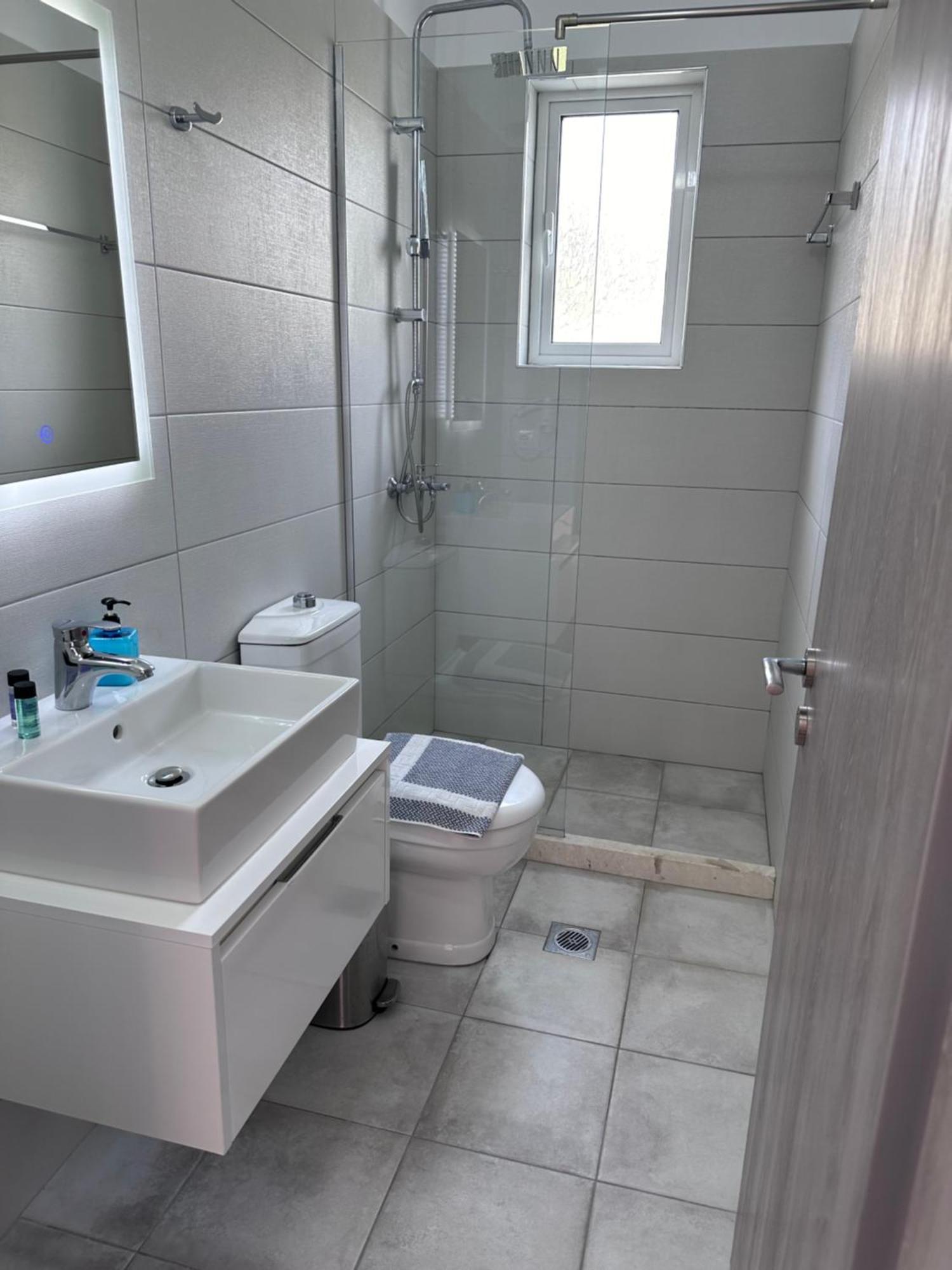 Vila Melina Himare Luaran gambar