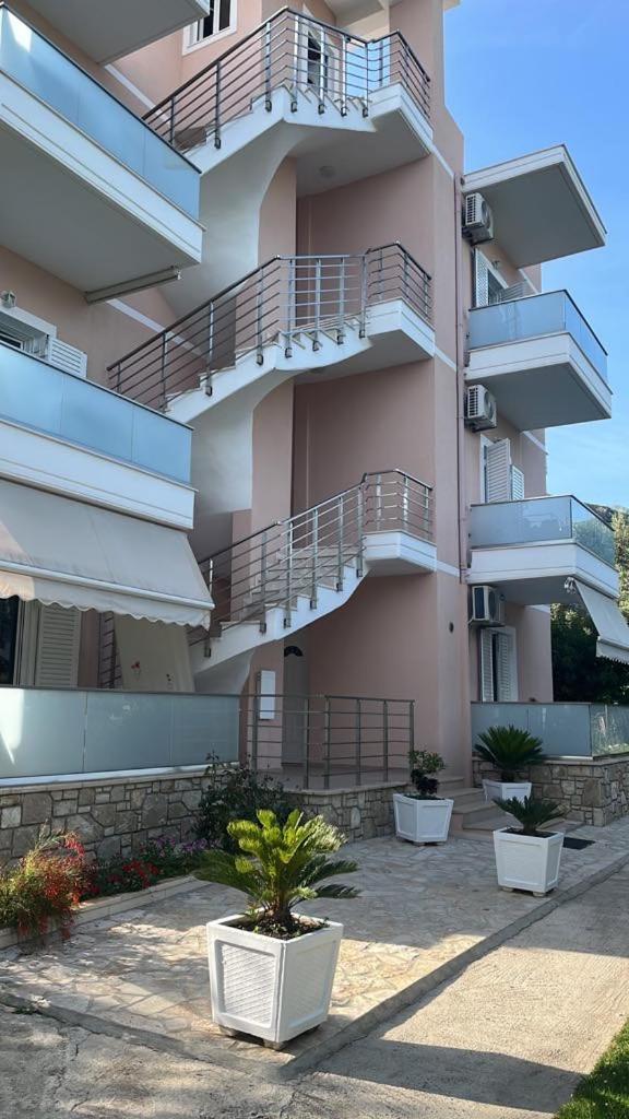 Vila Melina Himare Luaran gambar