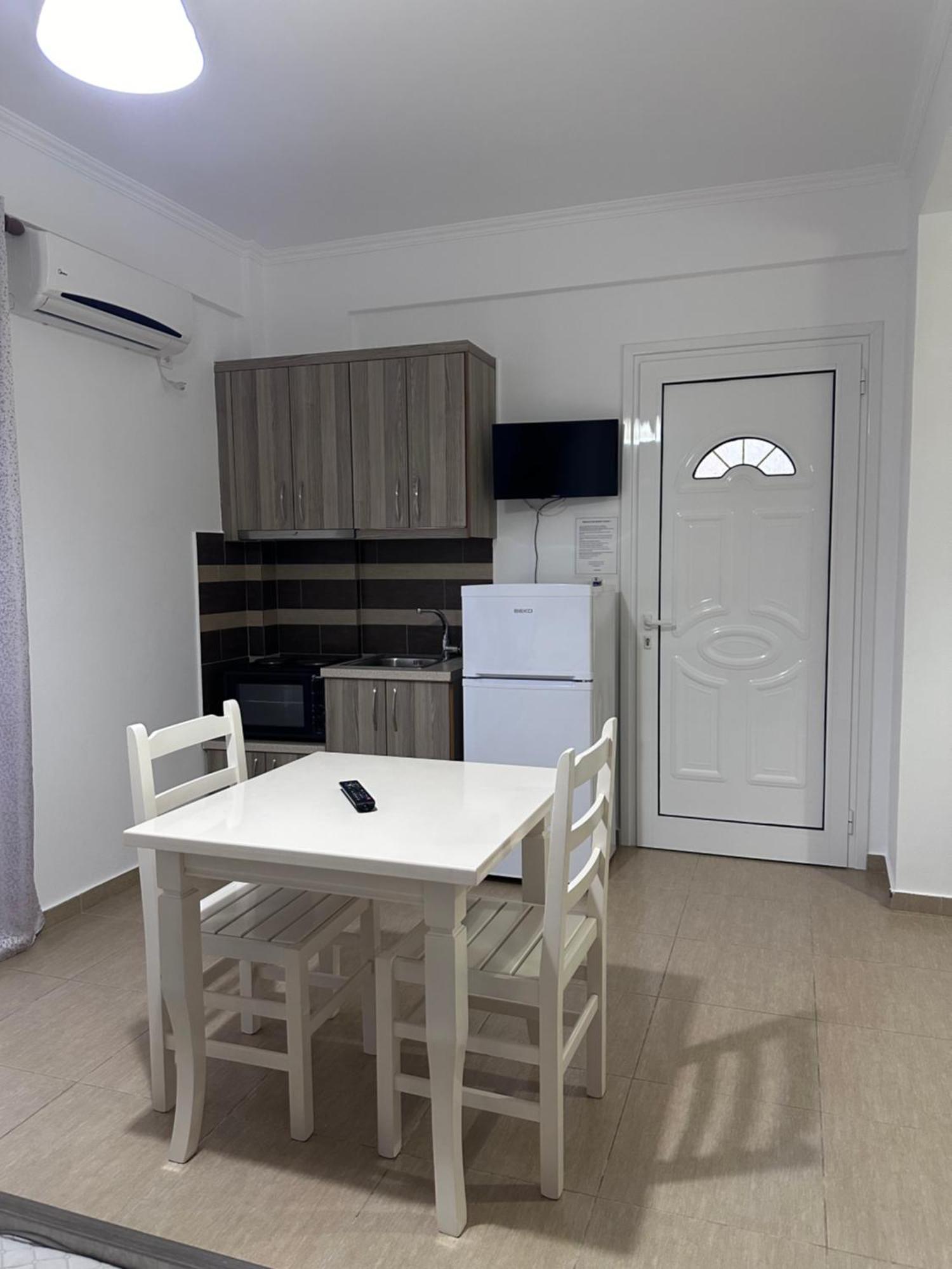 Vila Melina Himare Luaran gambar