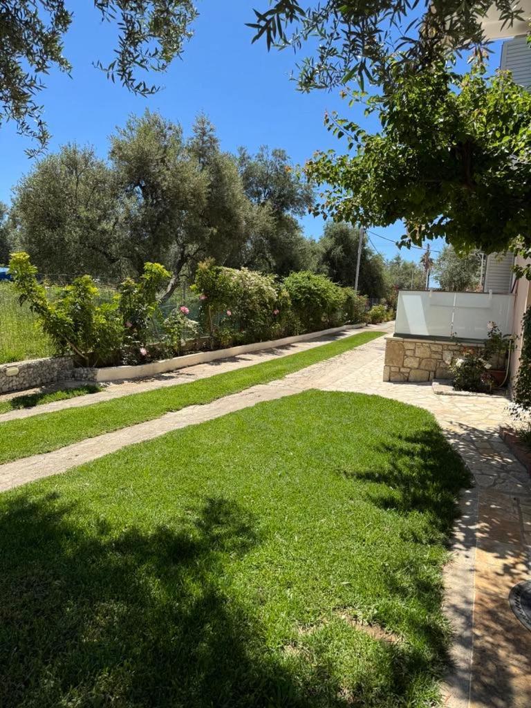 Vila Melina Himare Luaran gambar